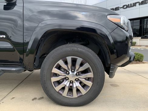 Used 2021 Toyota Tacoma Limited AWD/4WD image 13