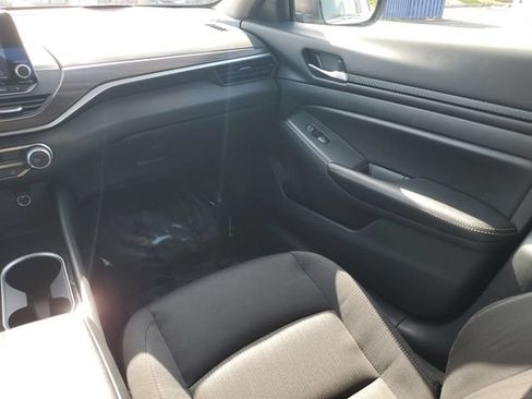 Used 2024 Nissan Altima 2.5 SV FWD image 23