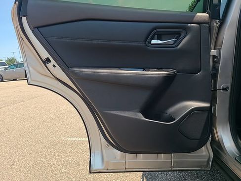 Used 2023 Nissan Rogue SL AWD/4WD image 23