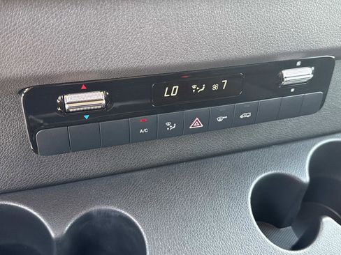 Used 2025 Mercedes-Benz Sprinter 2500 image 25