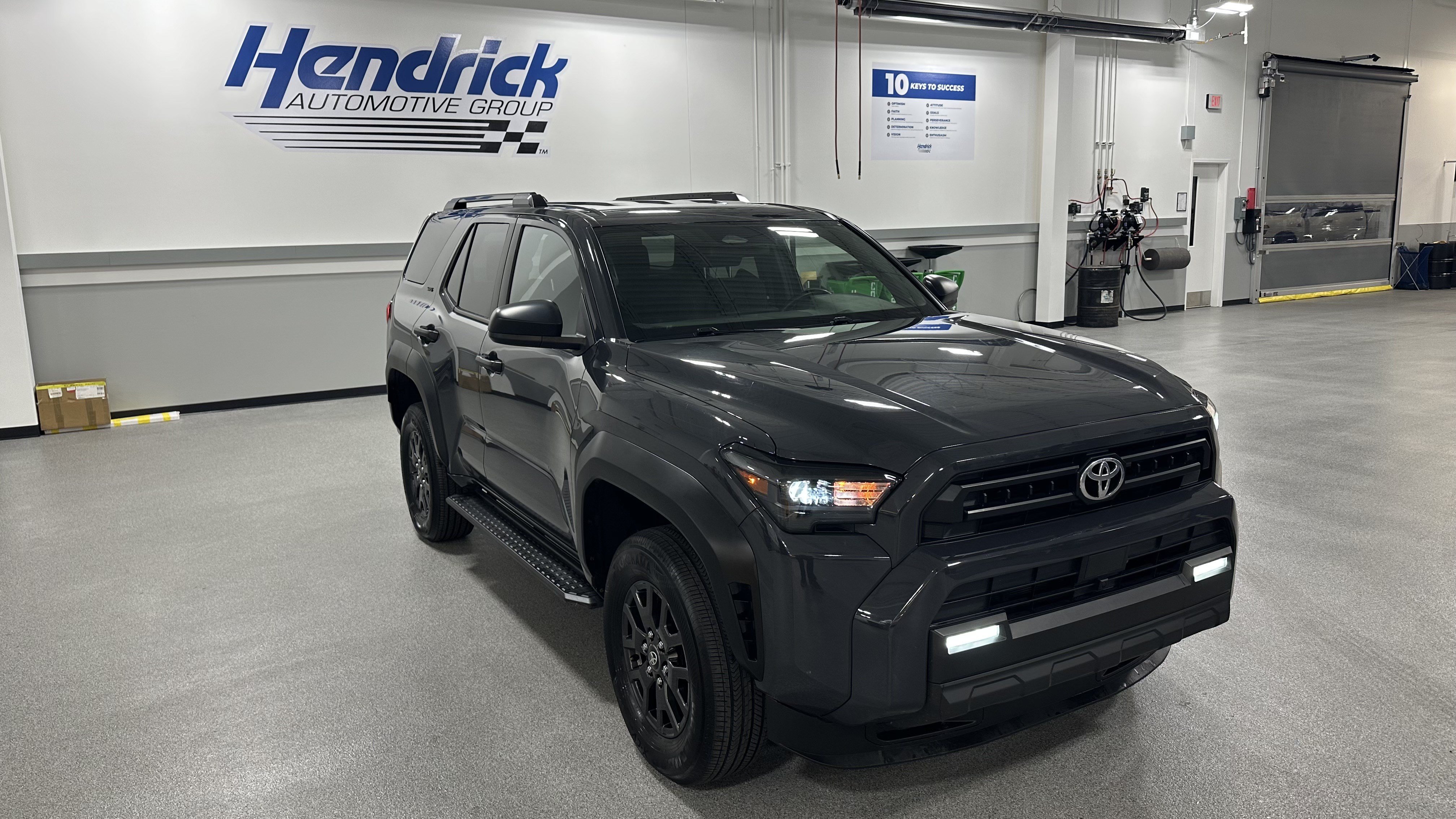 Used 2025 Toyota 4Runner SR5 AWD/4WD image 2