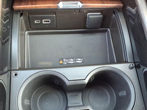 Used 2023 GMC Yukon Denali Ultimate image 34