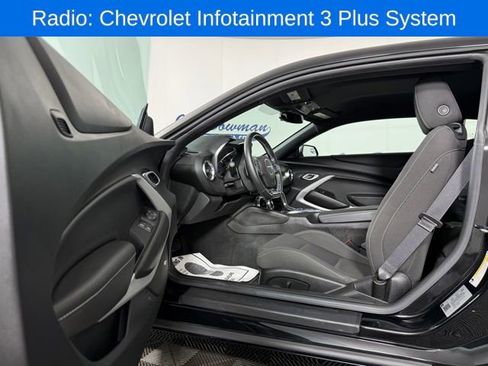Used 2021 Chevrolet Camaro LT w/ Technology Package image 10