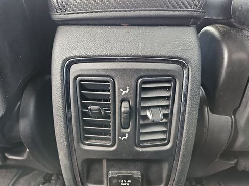 Used 2019 Jeep Grand Cherokee Altitude RWD image 16
