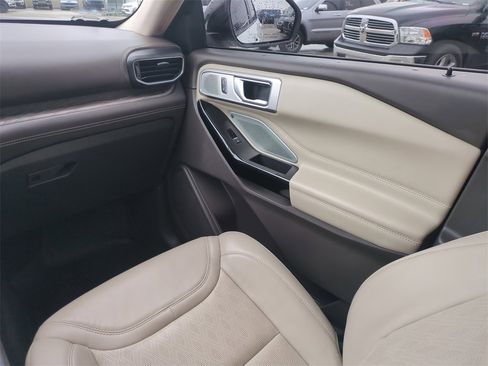 Used 2022 Ford Explorer Platinum w/ Equipment Group 601A image 18