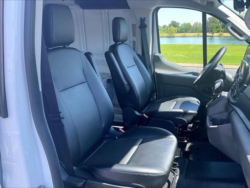 Used 2025 Ford Transit 150 Low Roof RWD image 8
