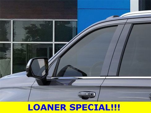 New 2025 Chevrolet Suburban Premier image 12