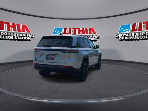 New 2026 Jeep Grand Cherokee Altitude AWD/4WD image 7