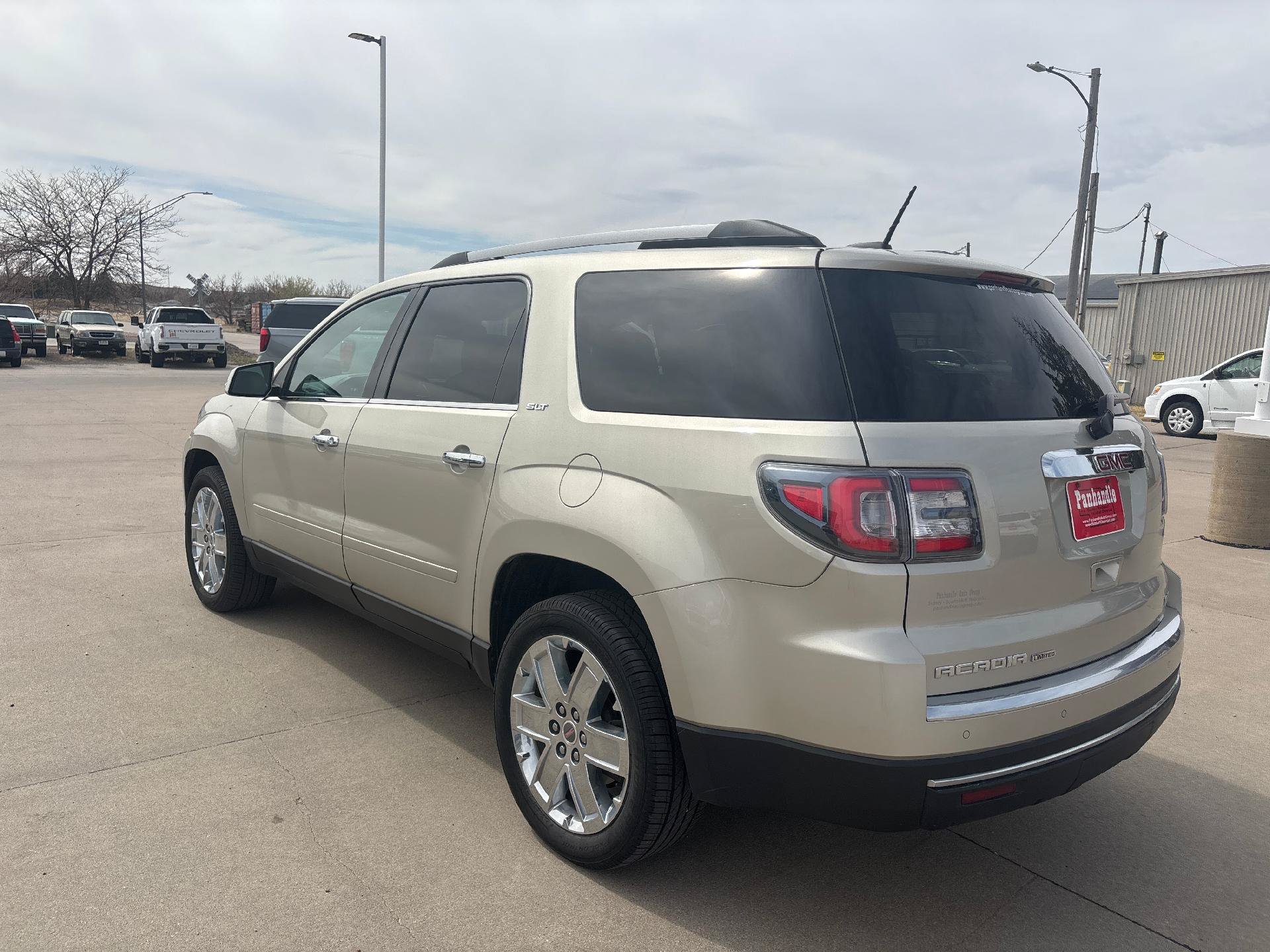 Used 2017 GMC Acadia Limited SLT AWD/4WD image 3