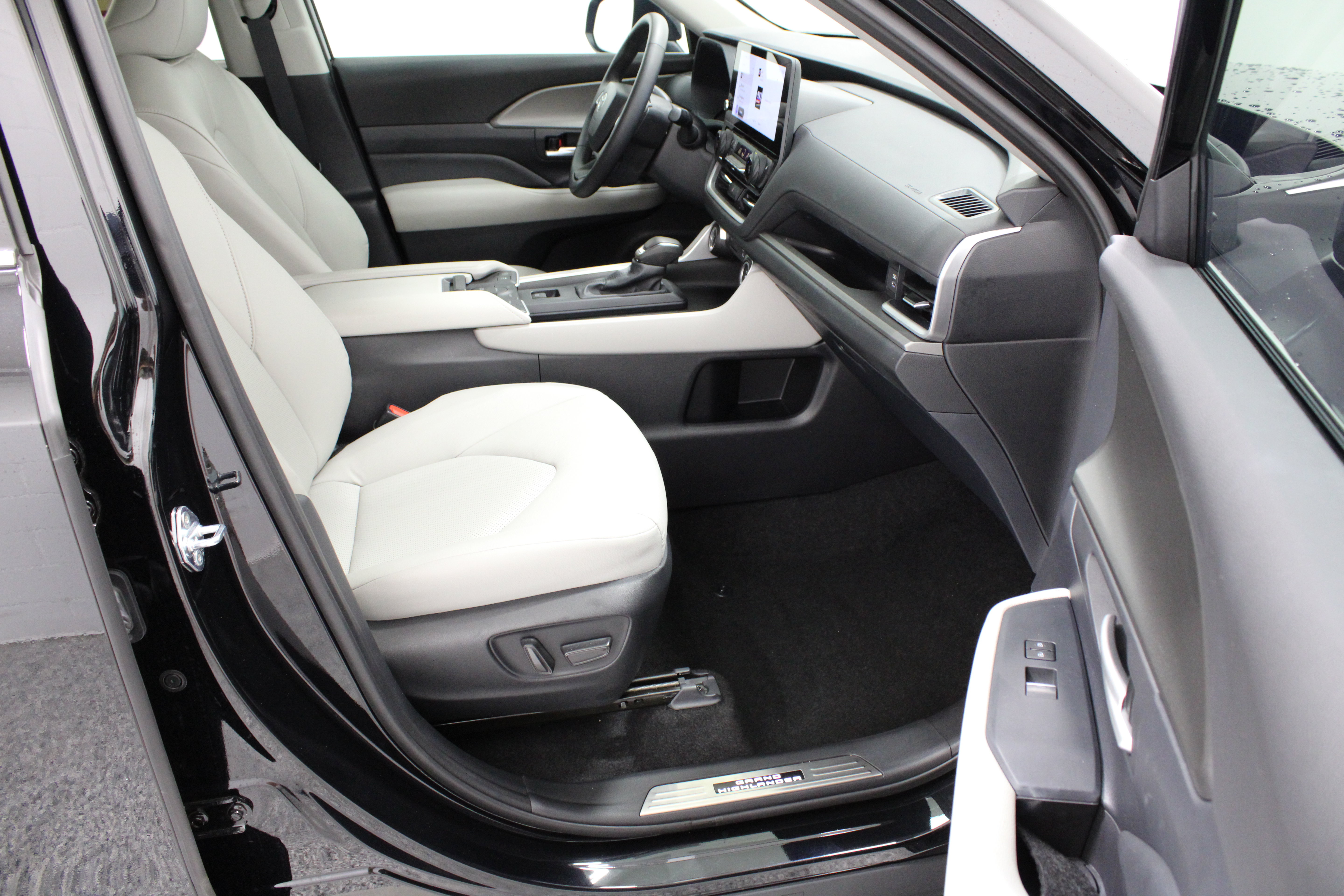 Used 2026 Toyota Grand Highlander AWD image 40