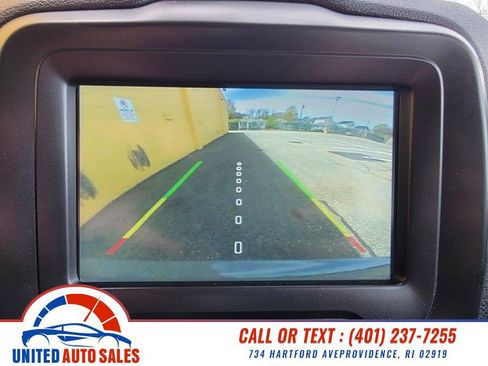 Used 2018 Jeep Renegade Latitude w/ Cold Weather Group AWD/4WD image 21