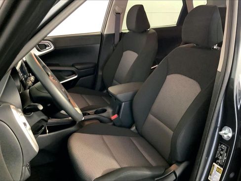 Used 2025 Kia Soul LX w/ LX Technology Package FWD image 22
