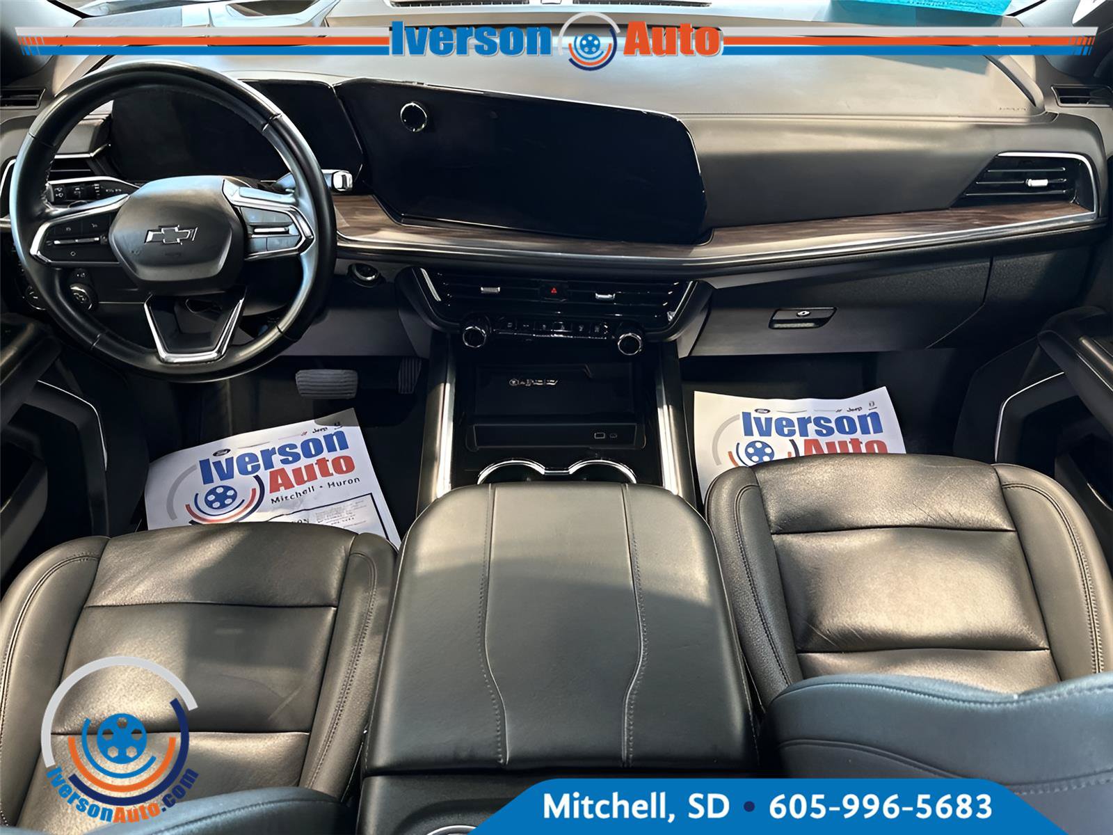 Used 2025 Chevrolet Suburban Z71 AWD/4WD image 27