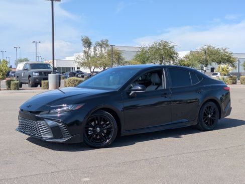 Used 2025 Toyota Camry SE w/ Convenience Package FWD image 31