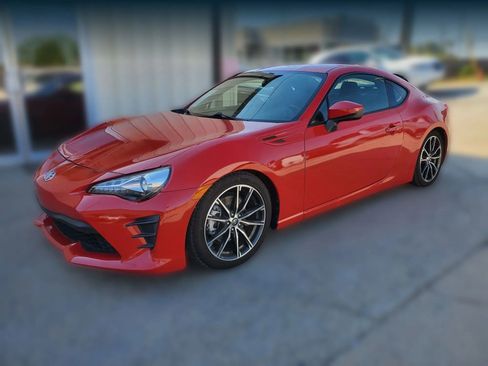 Used 2017 Toyota 86 image 3