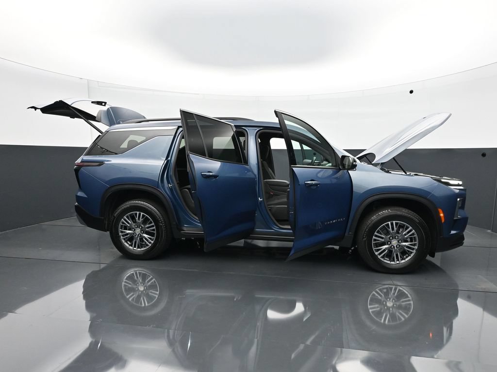 Used 2025 Chevrolet Traverse LT w/ LPO, Floor Liner Package AWD/4WD image 32