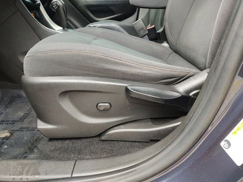 Used 2019 Chevrolet Trax LS FWD image 16