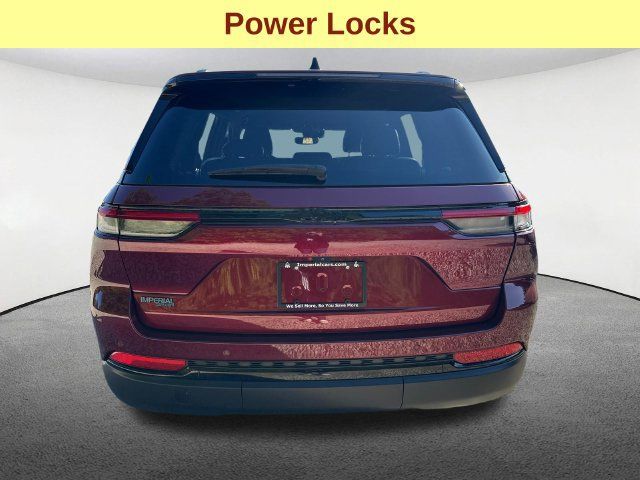 Used 2023 Jeep Grand Cherokee Altitude RWD image 11