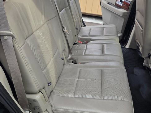 Used 2013 Lincoln Navigator 4WD image 14