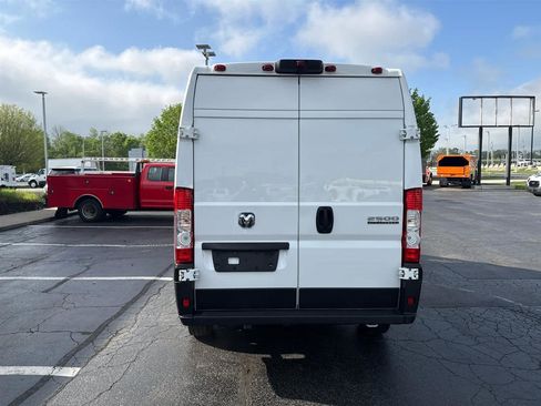 Used 2024 RAM ProMaster 2500 w/ Convenience Group FWD image 7