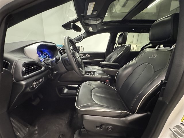 Used 2025 Chrysler Pacifica Limited FWD image 22