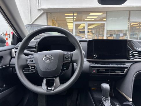 Used 2025 Toyota Camry LE image 33