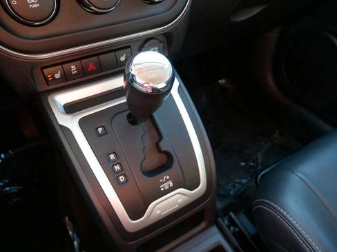 Used 2015 Jeep Compass Latitude image 23