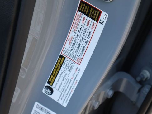 Used 2025 Nissan Pathfinder Platinum AWD/4WD image 34