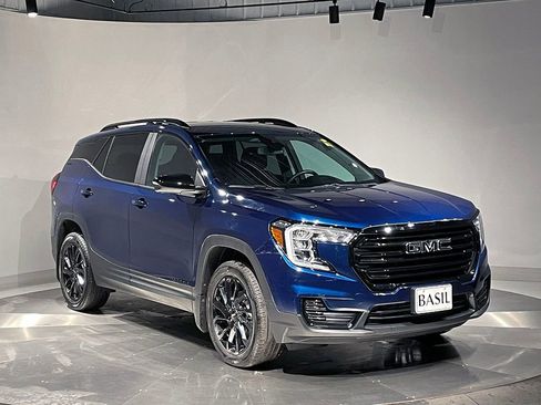 Used 2023 GMC Terrain SLE w/ Driver Convenience Package image 40