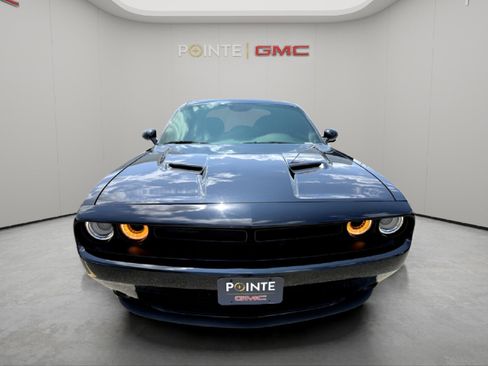 Used 2022 Dodge Challenger SXT w/ Blacktop Package image 8