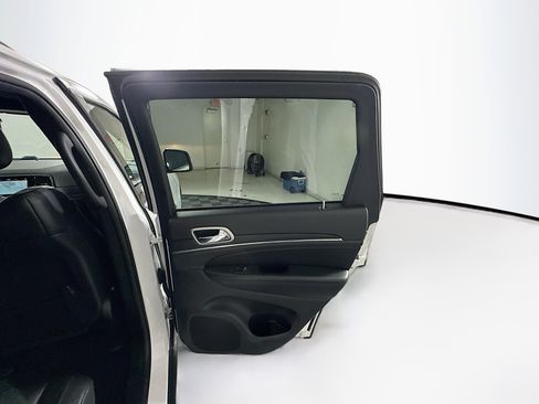 Used 2019 Jeep Grand Cherokee Limited AWD/4WD image 31