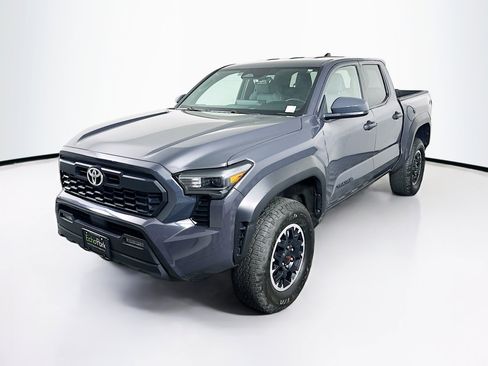 Used 2024 Toyota Tacoma TRD Off-Road image 3