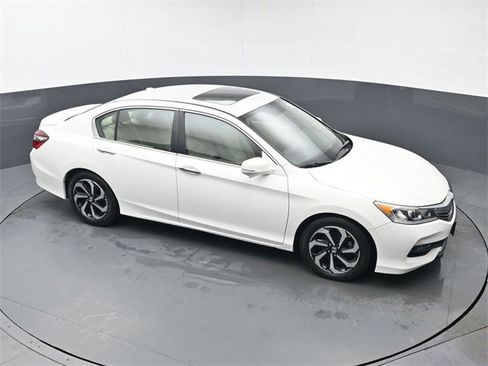 Used 2017 Honda Accord EX image 43