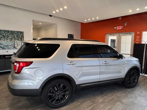 Used 2017 Ford Explorer XLT w/ Equipment Group 202A FWD image 11
