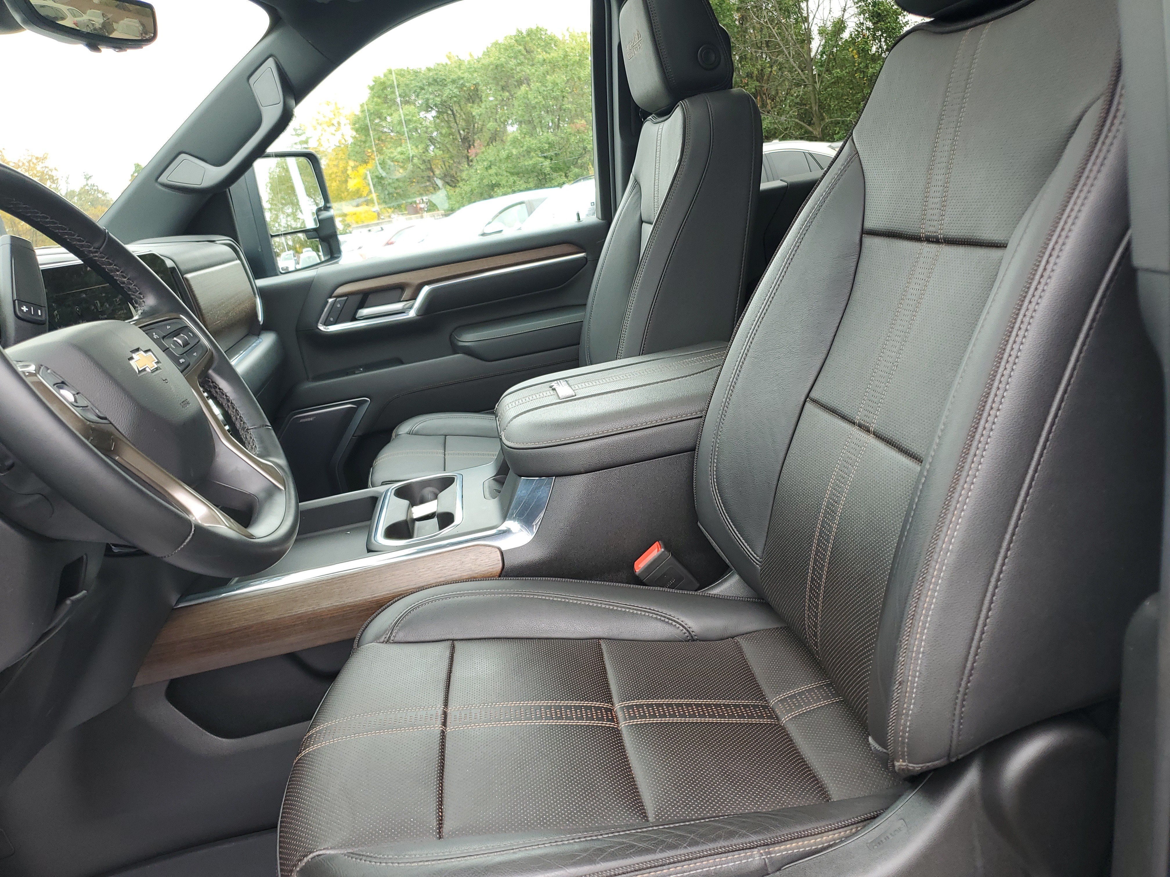 Used 2024 Chevrolet Silverado 2500 High Country w/ Technology Package AWD/4WD image 17