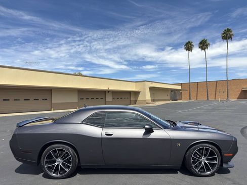 Used 2018 Dodge Challenger R/T Scat Pack RWD image 8