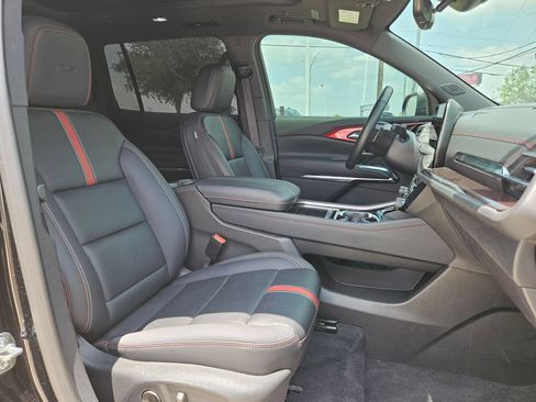 Certified 2025 Chevrolet Traverse RS w/ LPO, Floor Liner Package AWD/4WD image 28