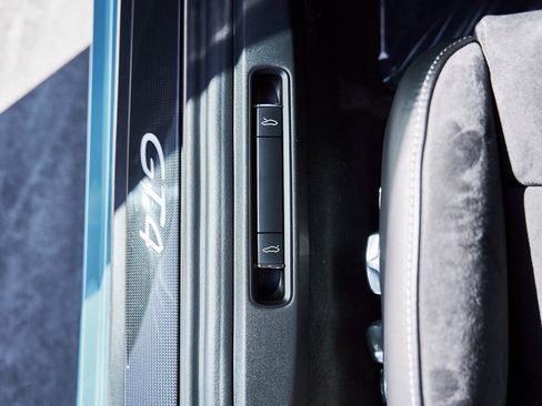 Used 2021 Porsche 718 Cayman GT4 image 35