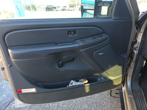 Used 2005 Chevrolet Silverado 2500 LS w/ Skid Plate Package image 8