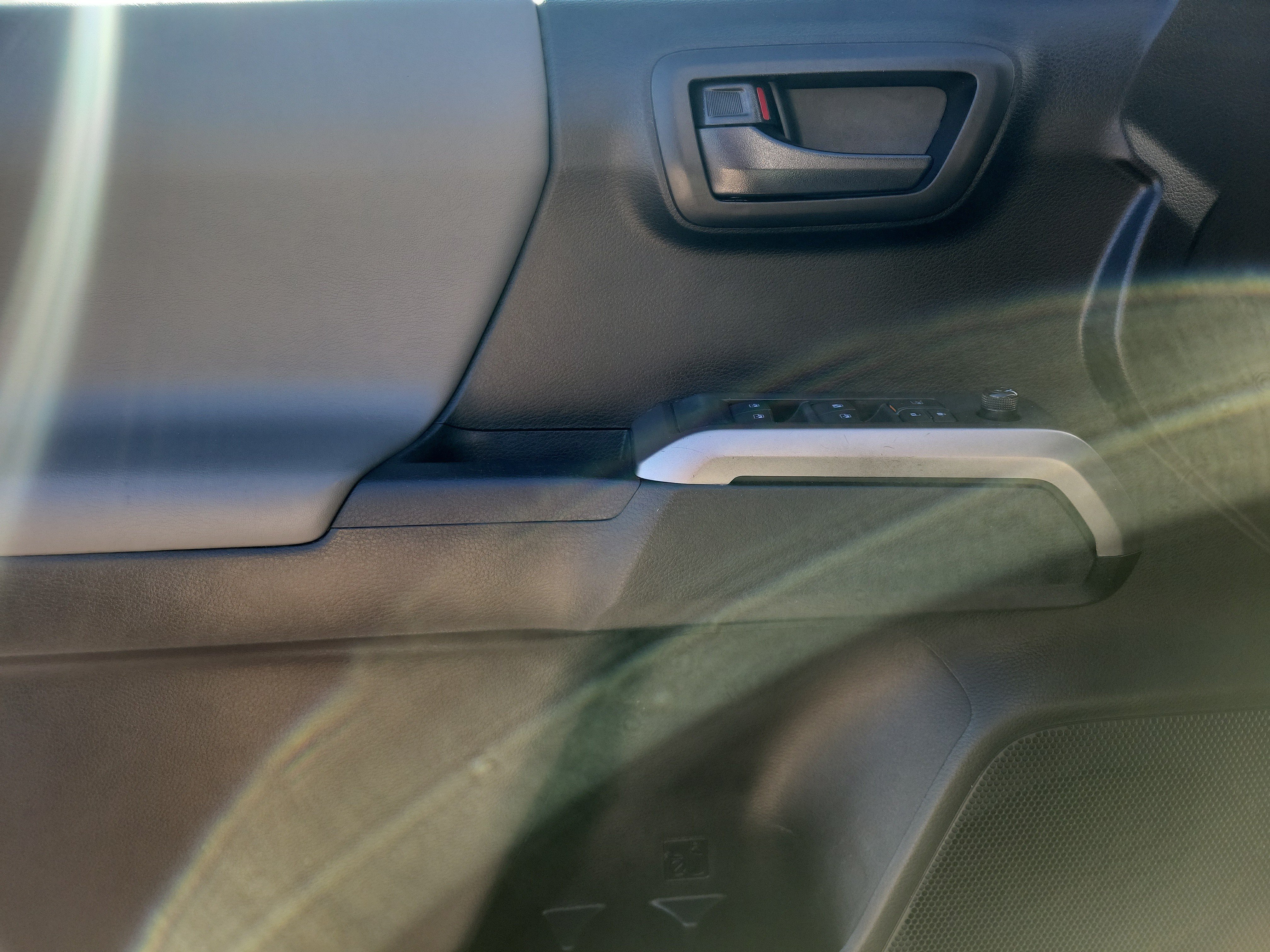 Used 2021 Toyota Tacoma SR5 RWD image 22