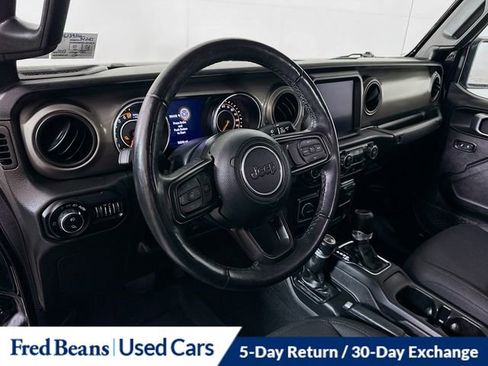 Certified 2022 Jeep Gladiator Willys image 11