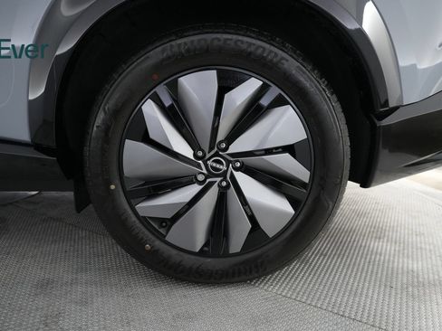 Used 2024 Nissan Ariya AWD image 9