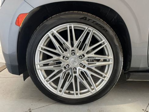 Used 2021 GMC Yukon Denali w/ Denali Premium Package image 23