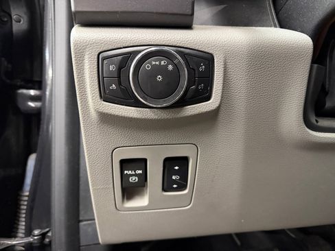 Used 2016 Ford F150 XLT w/ Equipment Group 302A Luxury image 19