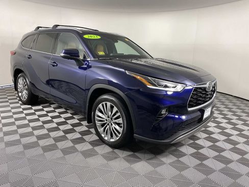 Used 2023 Toyota Highlander Platinum AWD/4WD image 1