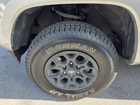 Used 2022 Toyota Tacoma SR5 w/ Technology Package AWD/4WD image 15