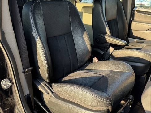 Used 2018 Dodge Grand Caravan SXT FWD image 32