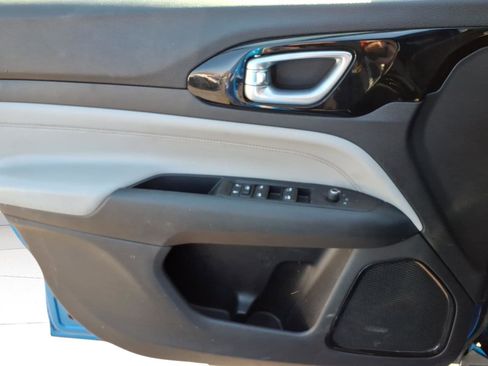 Used 2022 Jeep Compass Limited image 15