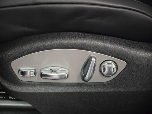 New 2026 Porsche Macan Turbo image 25