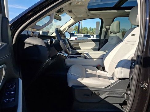 Used 2025 Ford Expedition Max Platinum image 13